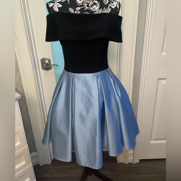 Betsey & Adam Off The Shoulder Formal Dress - Picture 1 of 5